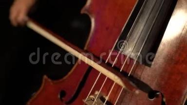 大提琴<strong>女声</strong>演奏大提琴特写。 基辅。 乌克兰